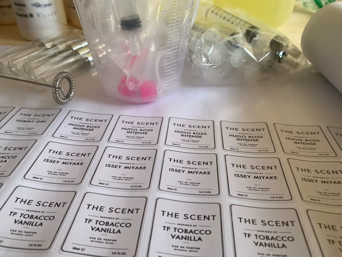 THE SCENT perfume labels including Hugo Boss Intense, Issey Miyake, and TF Tobacco Vanille 30ml